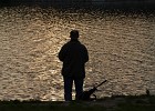 Rybář  Rybaření při západu slunce, Brněnská přehrada.