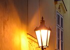 V Praze  Lampa v jedné z uliček blízko Karlova mostu v Praze.